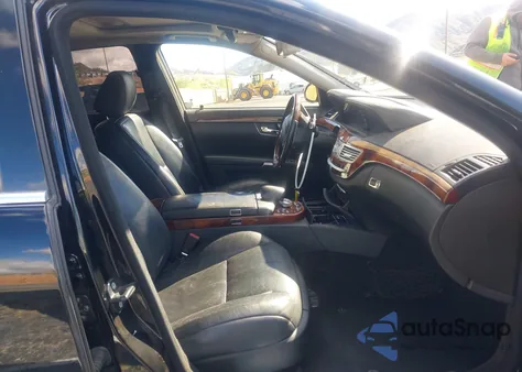 2007 Mercedes-Benz S 550 z USA, uszkodzony, nr VIN WDDNG71XX7A053319